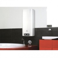 Эмалированный электрический накопительный водонагреватель Electrolux EWH 80 Formax